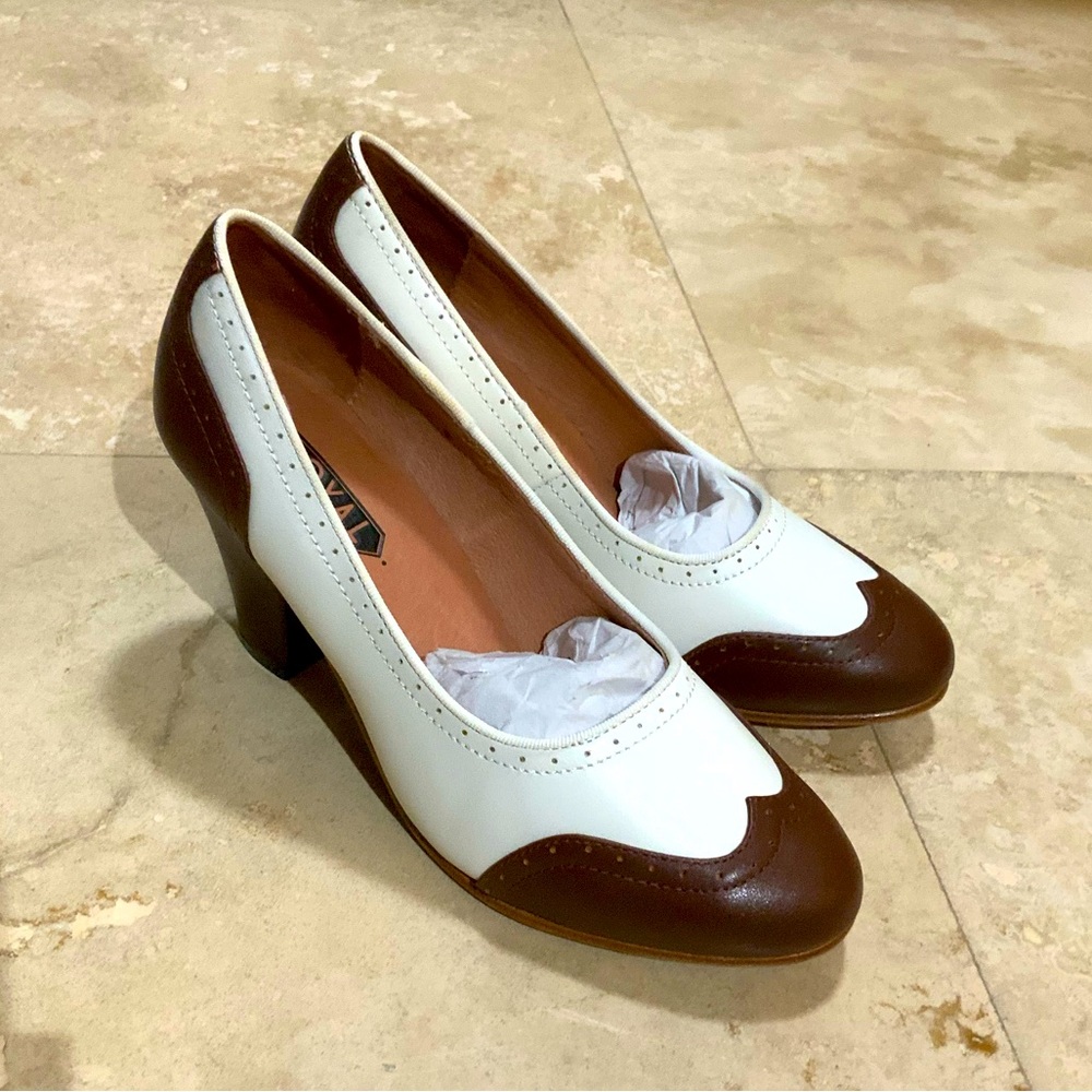 Royal Vintage Beautiful 🤩 Peggy Heels